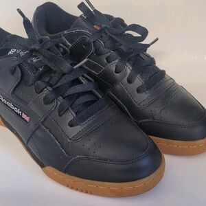Reebok Classic Sneakers Black/Gum Size 7 1/2. Excellent Condition